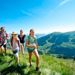 Сімейний відпочинок у Карпатах: добре влітку і взимку!