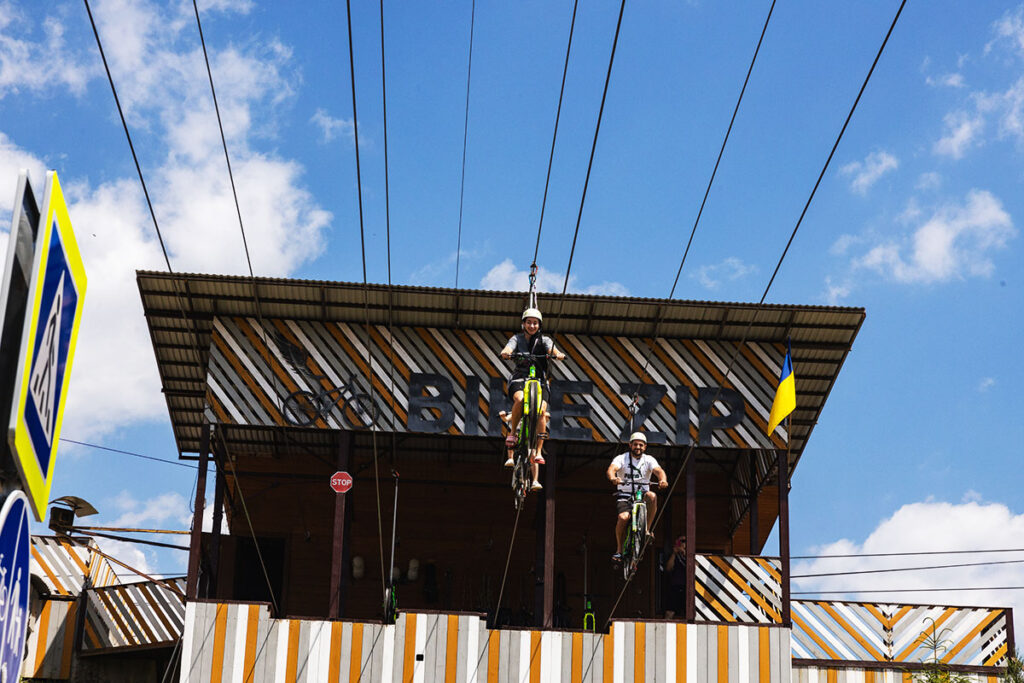 Bike Zip на велосипеді по канатній дорозі над Озером Молодості