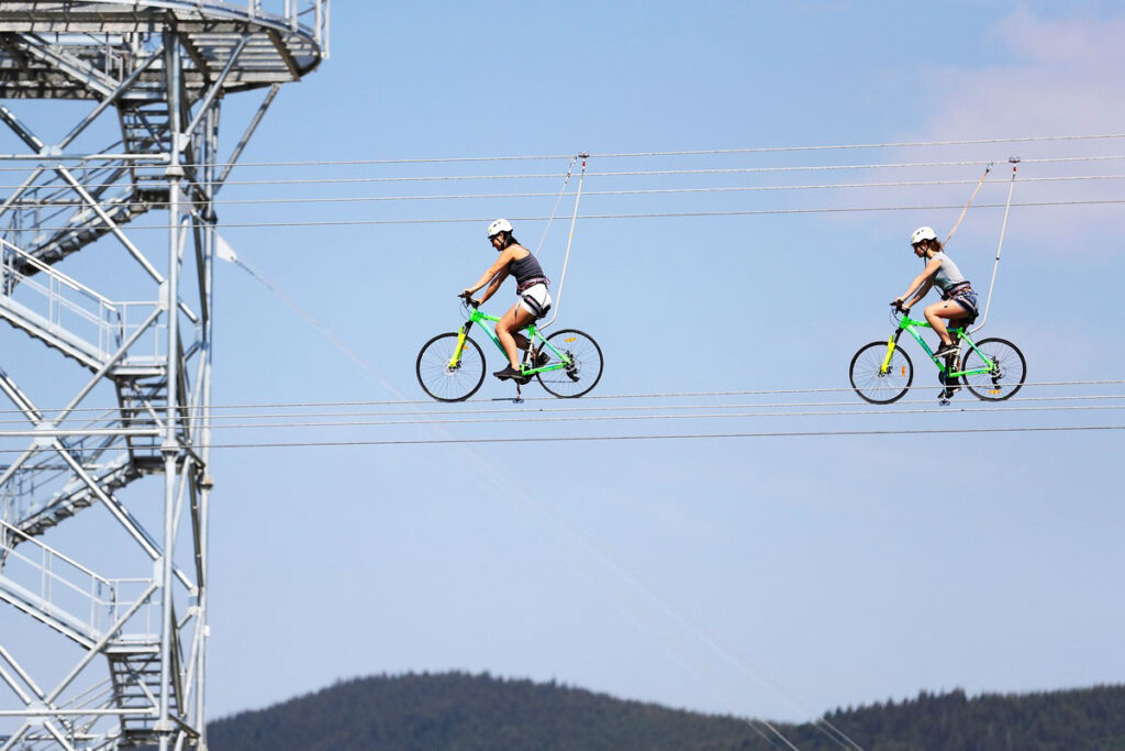 Bike Zip на велосипеді по канатній дорозі над Озером Молодості