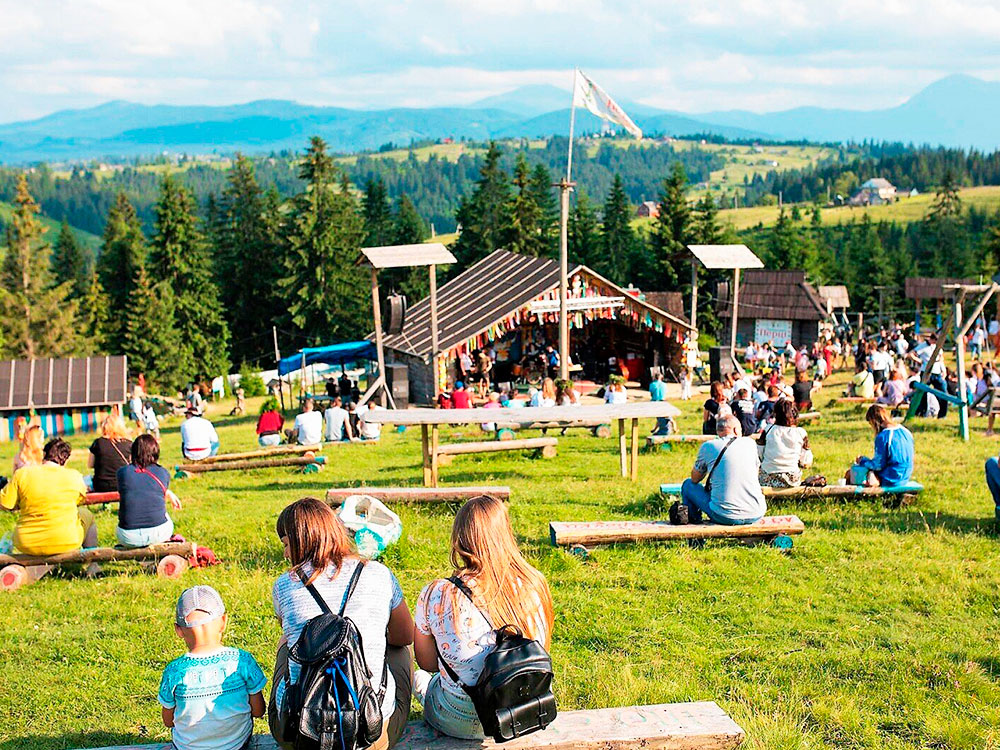 Гуцульський парк розваг Полонина Перці