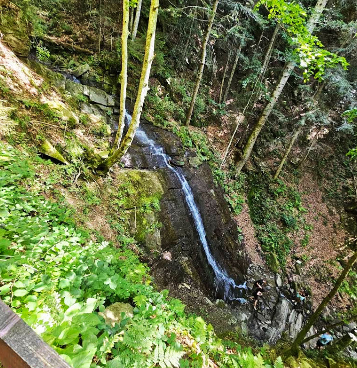 Нарінецький водоспад – маршрут, опис і відпочинок у Карпатах