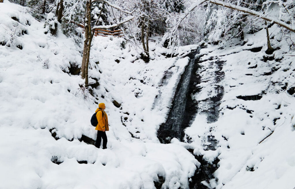Нарінецький водоспад – маршрут, опис і відпочинок у Карпатах