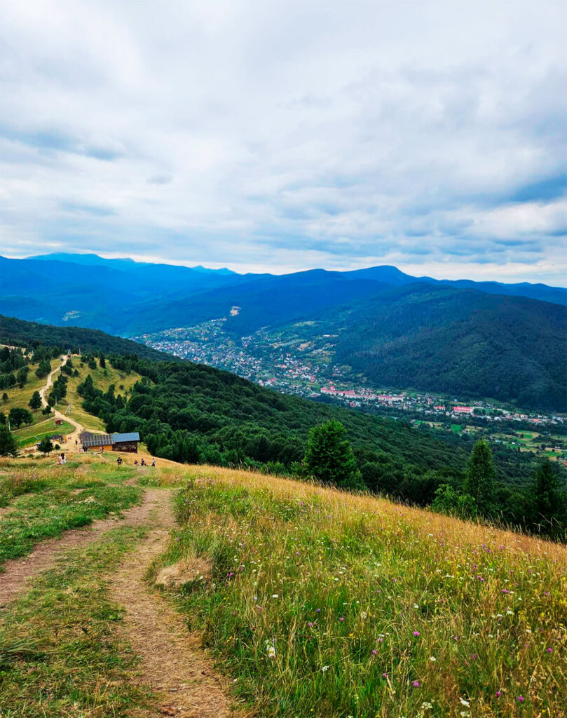 Гора Маковиця (Яремче) легкий маршрут і панорама Карпат